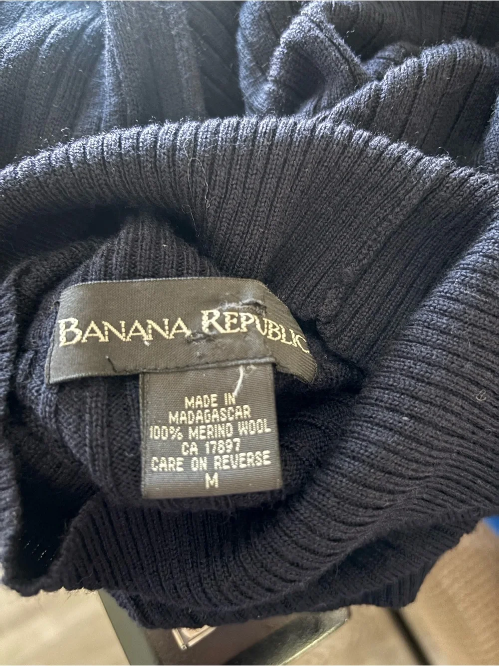 Banana Republic 100% merino wool black Ribbed Turtleneck top size M